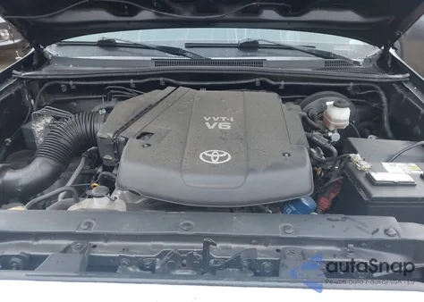 2010 Toyota Tacoma Base V6 z USA, uszkodzony, nr VIN 3TMLU4EN4AM054140